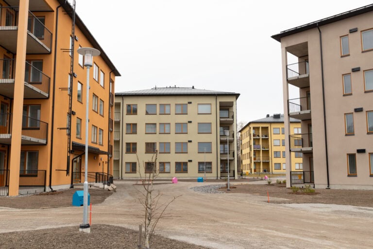 Hiidenpuoli rakennukset