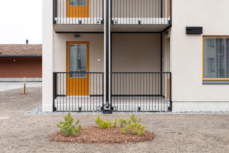 Hiidenpuoli parvekkeet